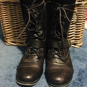 Breckelle’s Combat Boots Brown Size 9